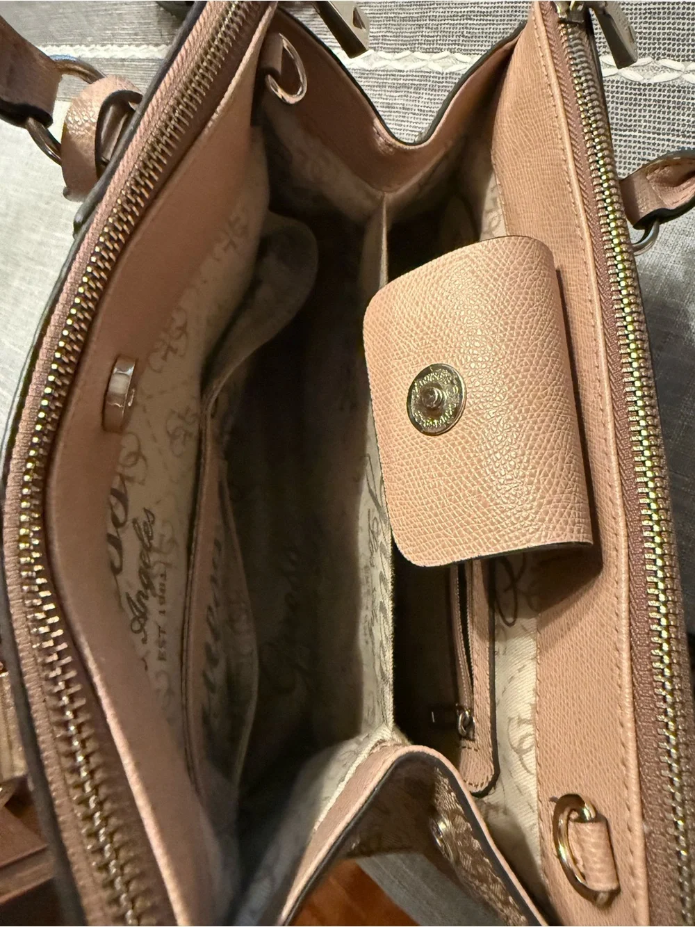 Guess coordinated tote